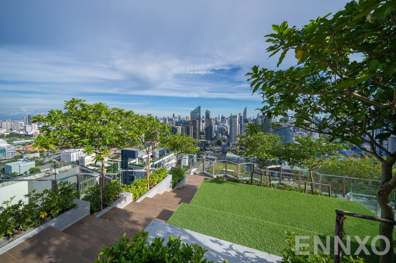 รูปสวนชั้นดาดฟ้าของ ไลฟ์ อโศก - พระราม 9