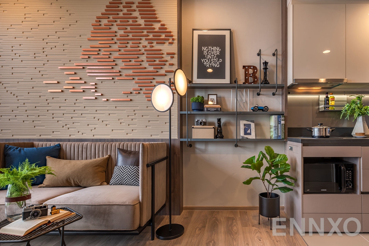 รูปห้องนั่งเล่นกับห้องครัวของ โอกะ เฮาส์ สุขุมวิท 36