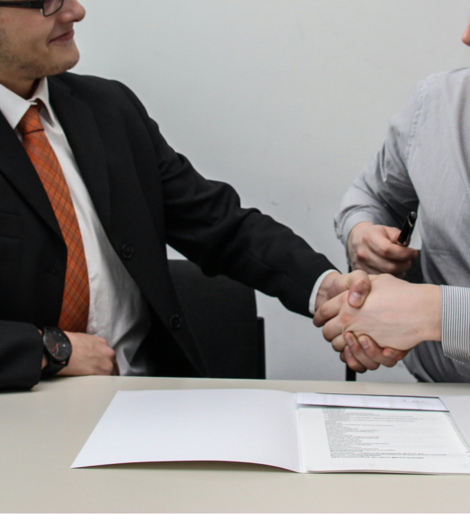shake hands with agreement