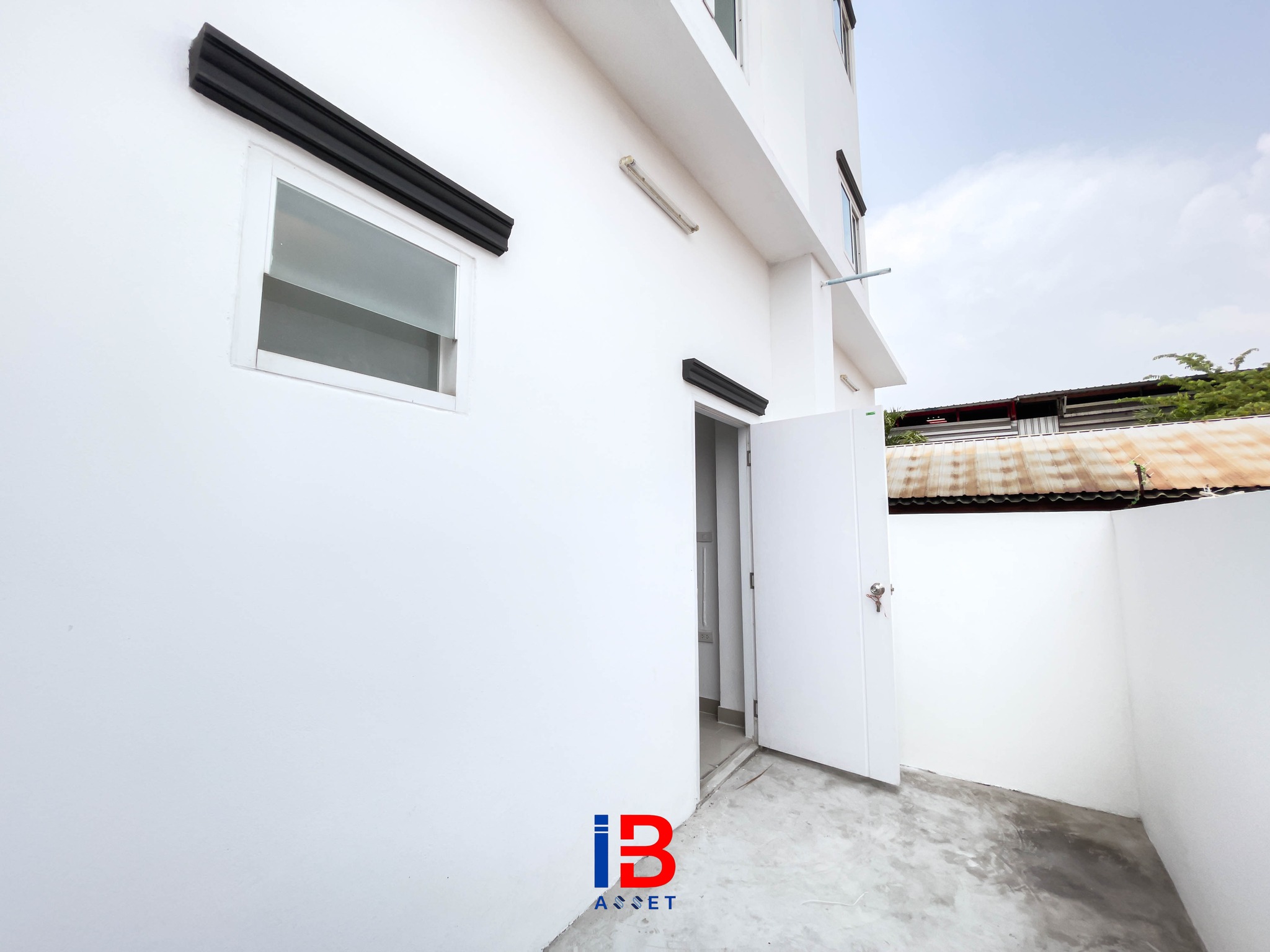 ตึกพาณิชย์ 3 ชั้น ไร่ขิง 26 รีโนเวทใหม่ ทำเลติดถนนใหญ่ 16
