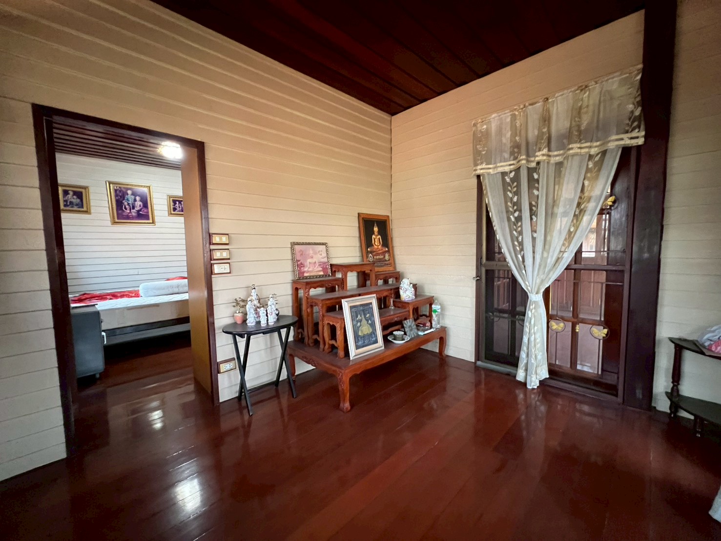 ขายบ้านเรือนไทย ใกล้สนามบินสุวรรณภูมิ  2 ชั้น ขนาด 307ตรว. 3 นอน 2 น้ำ - ม.ลาดกระบัง - ใกล้สยามพรีเมี่ยม เอาท์เล็ท   ต 7