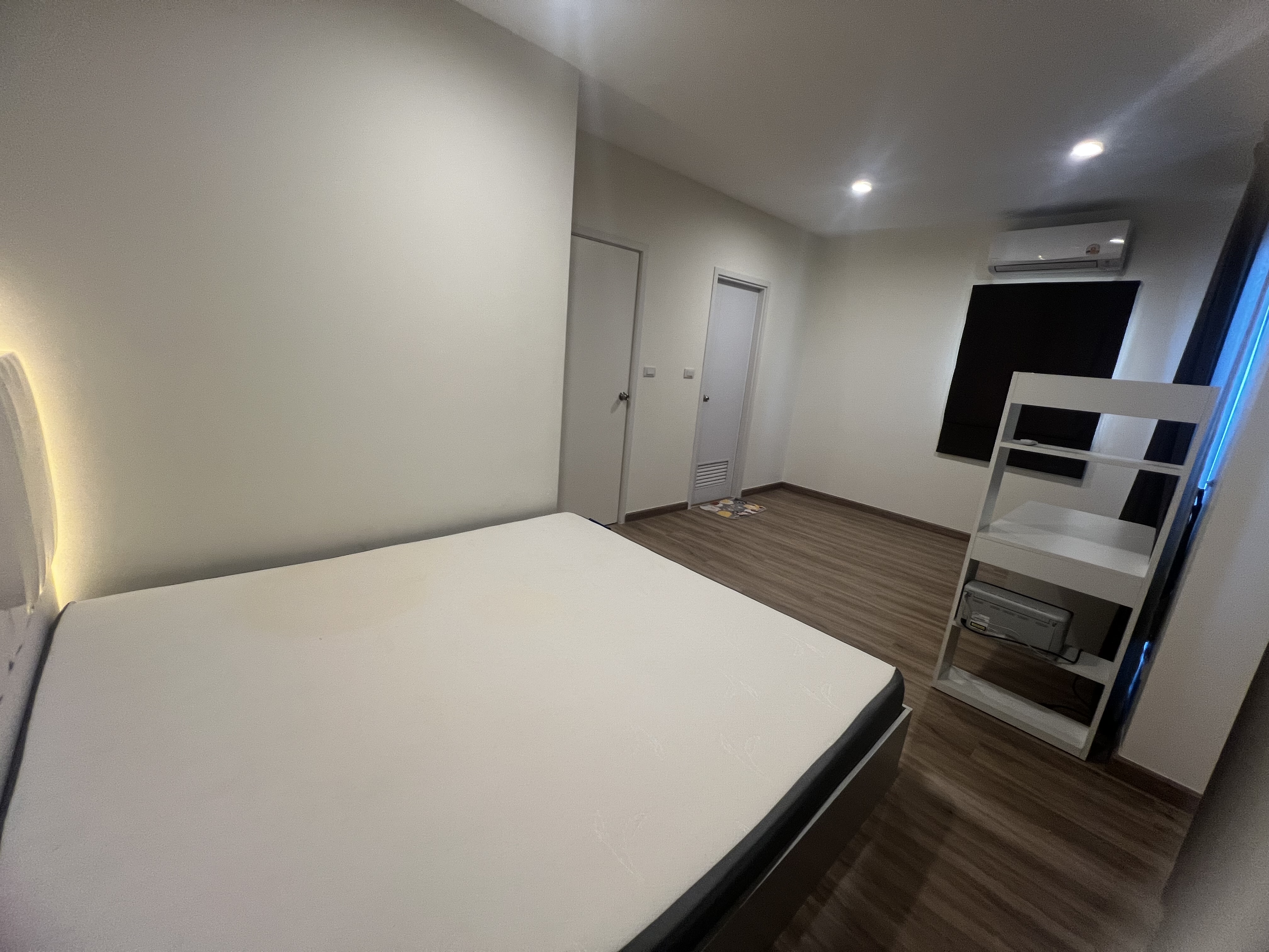 ทาวน์โฮมสไตล์บ้านแฝด มีพื้นที่ข้างบ้าน ไม่มีบ้านตรงข้ามสุดซอยเป็นส่วนตัว ประชาอุทิศ90/สมุทรปราการ 11