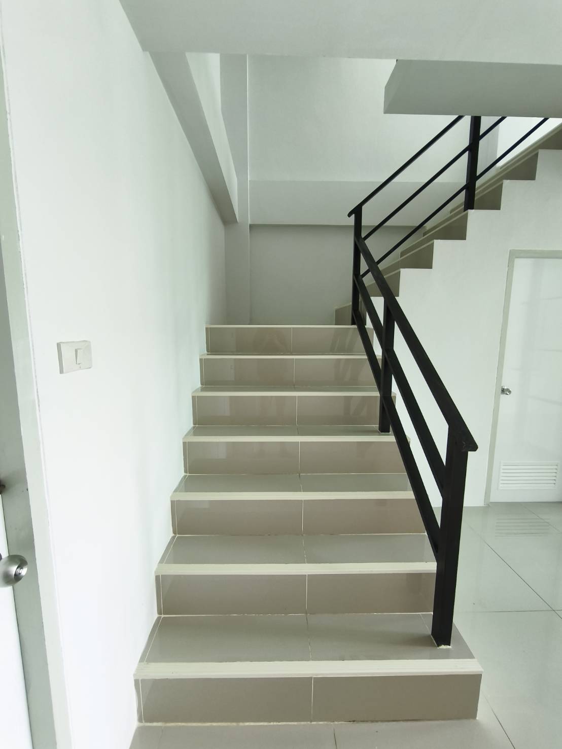 ตึกแถว 3 ชั้น ครึ่ง ถนนข้าวหลาม บางแสน จ.ชลบุรี 12