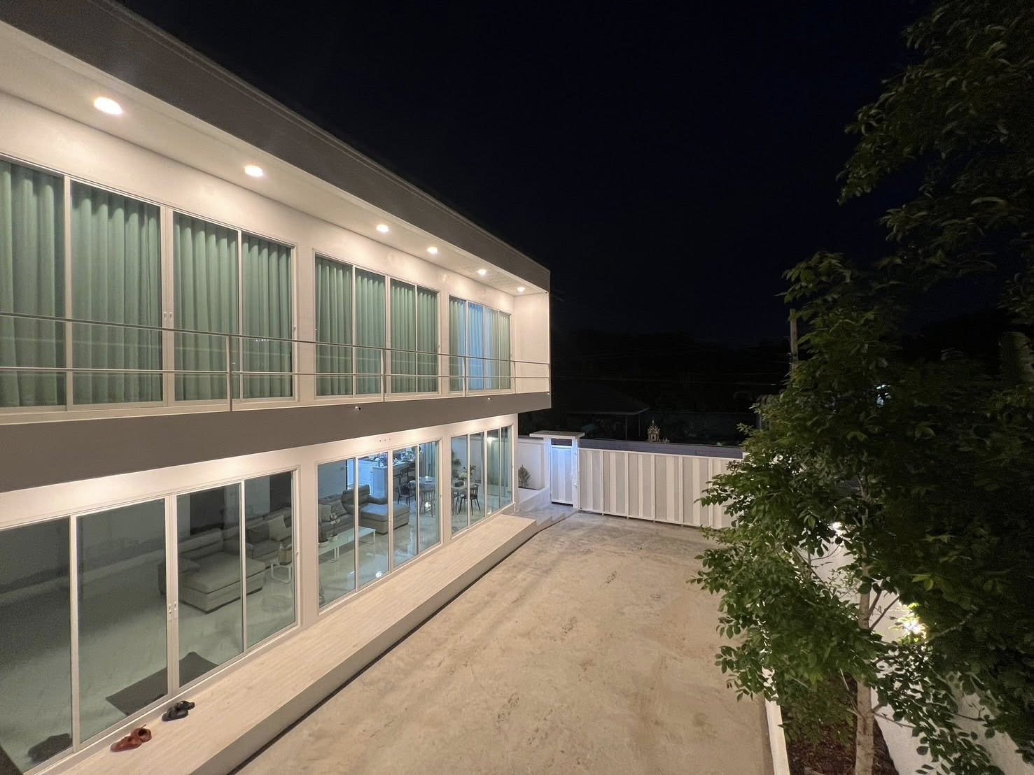 U1450 ให้เช่าบ้านเดี่ยว 2 ชั้น บ้านสร้างเอง สไตล์ Modern Minimal ใกล้สนามบินสุวรรณภูมิ แค่15 นาที บ้านพร้อมเฟอร์ ทำเลดีเดินทางสะดวกเข้าออกได้หลายทาง 15