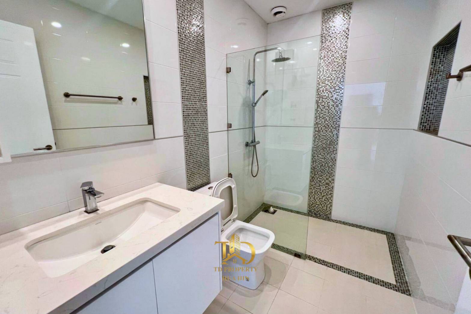 FOR RENT  3 Bedrooms 3 Bathrooms 13