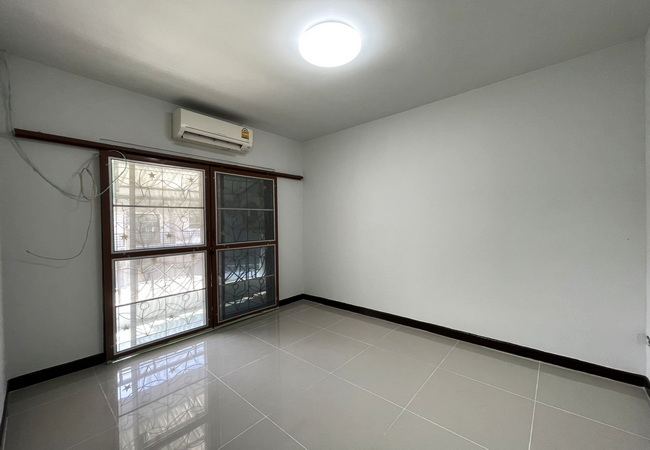 ขายทาวน์เฮ้าส์ หมู่บ้านพฤกษา 14 เอ ซอยวัดลาดปลาดุก เนื้อที่ 18 ตร.ว. 2 ชั้น 3 นอน 2 น้ำ 7