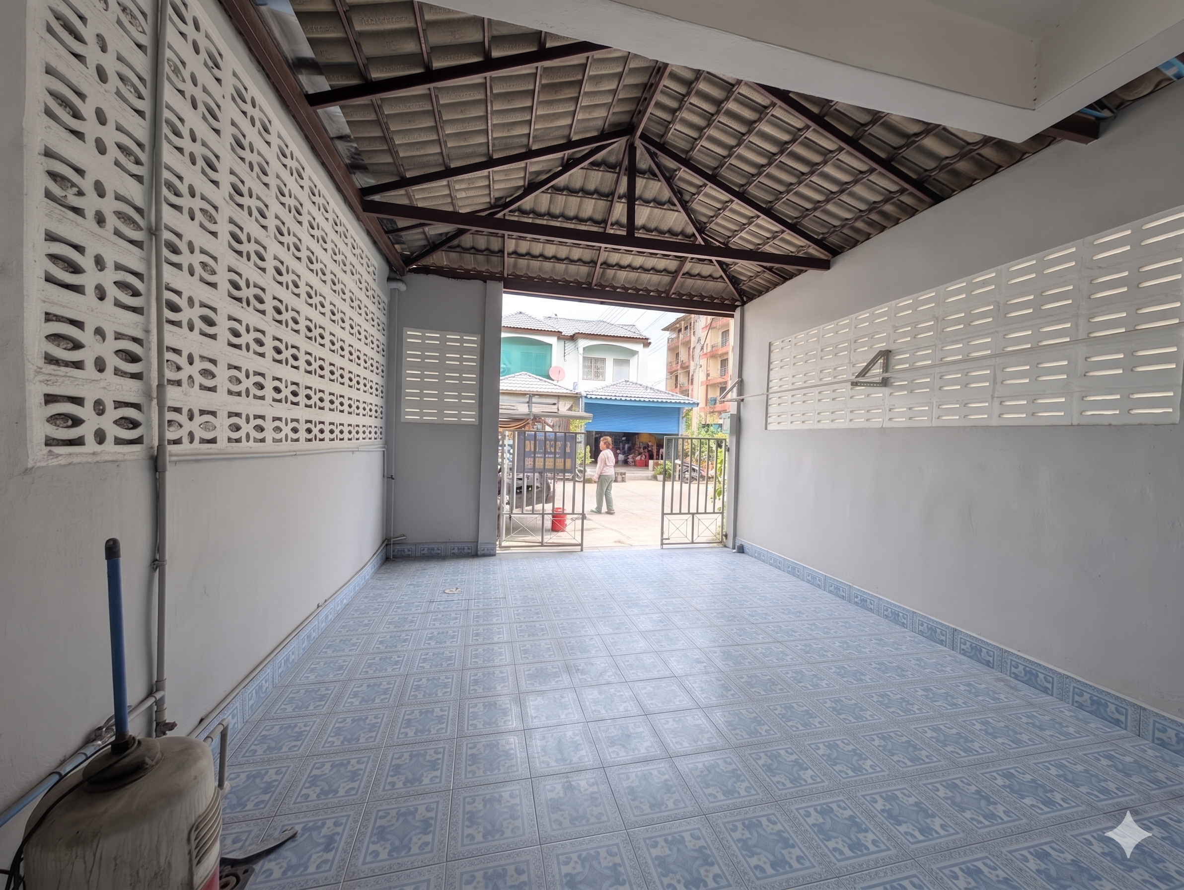 บ้านทาวน์โฮม ดอนหัวฬ่อ ชลบุรี ติดโรบินสัน 3