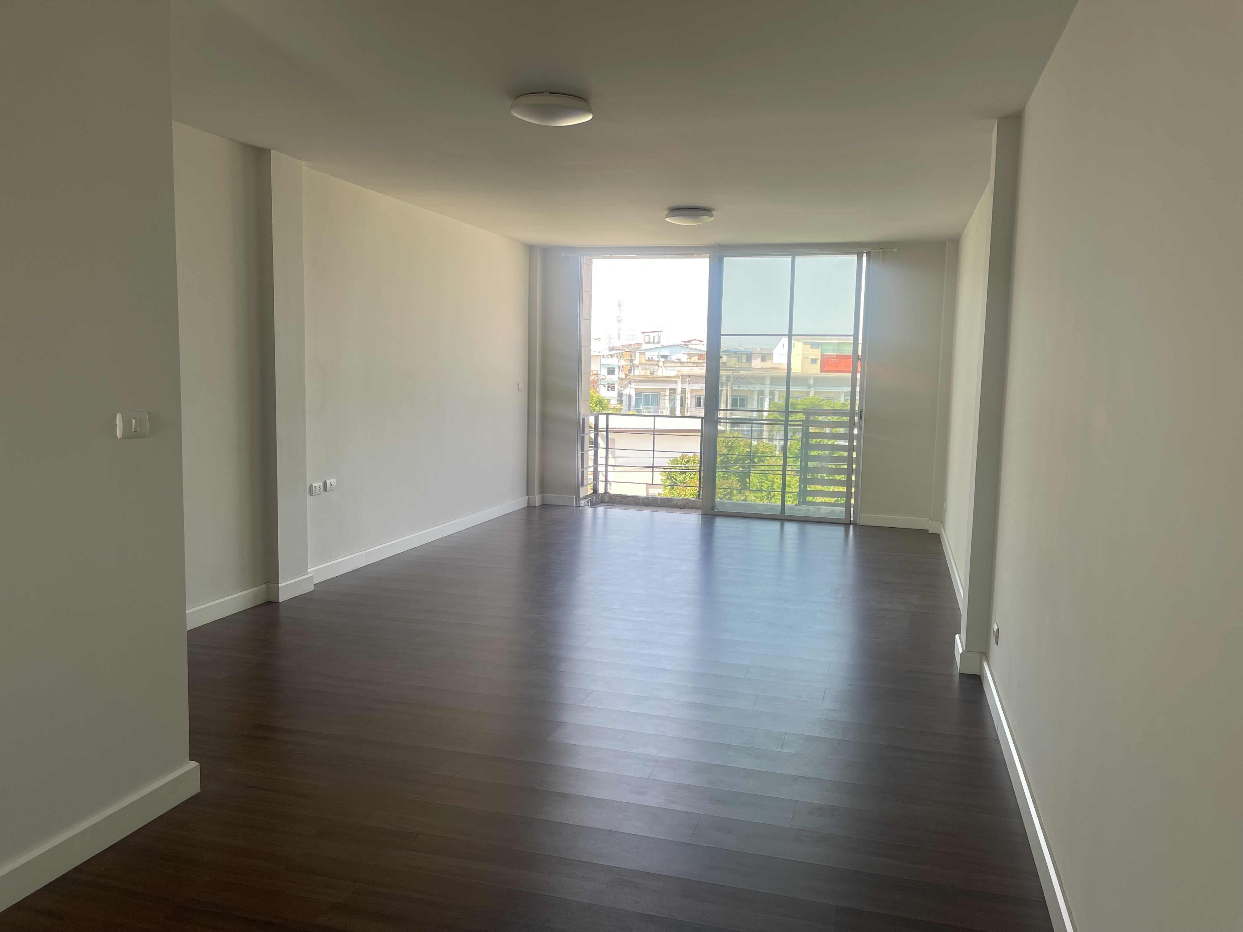 บ้าน-อาคารพาณิชย์, ทาวน์โฮม มีดาดฟ้า 12