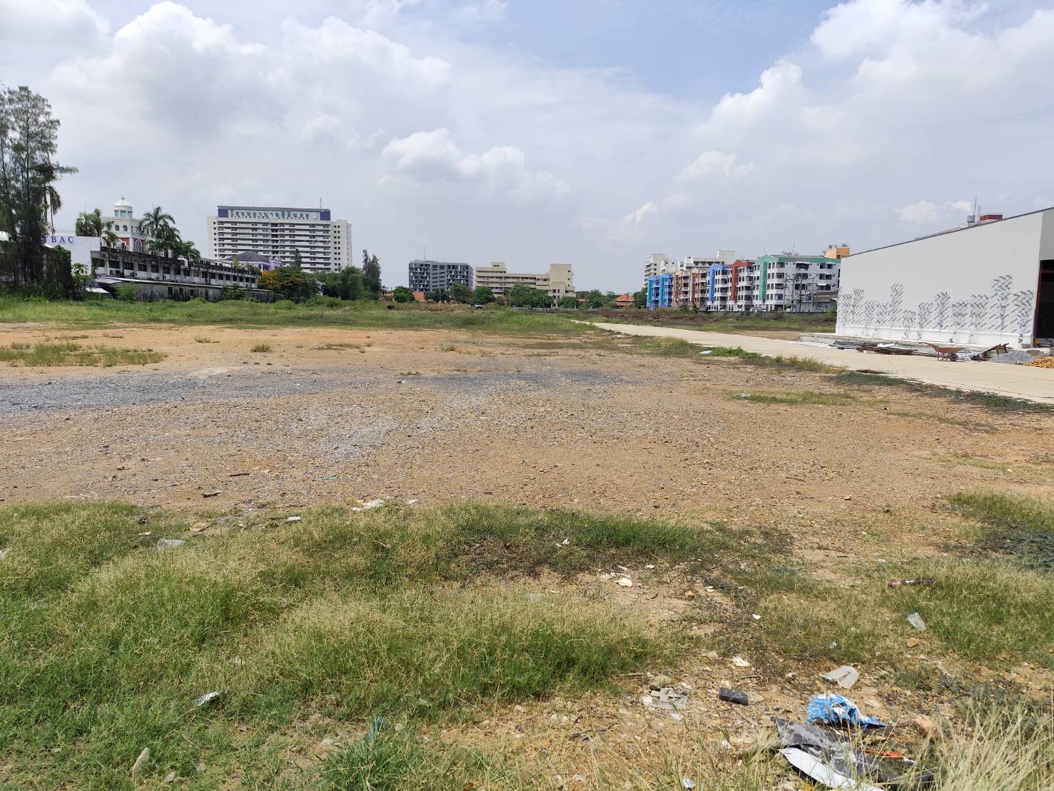 ขายที่ดินเปล่า ยกแปลง แปลงใหญ่  Large Land on Sale main road 13 Rais  2 Ngan 87 Wah On Nut Lakrabang zone 7