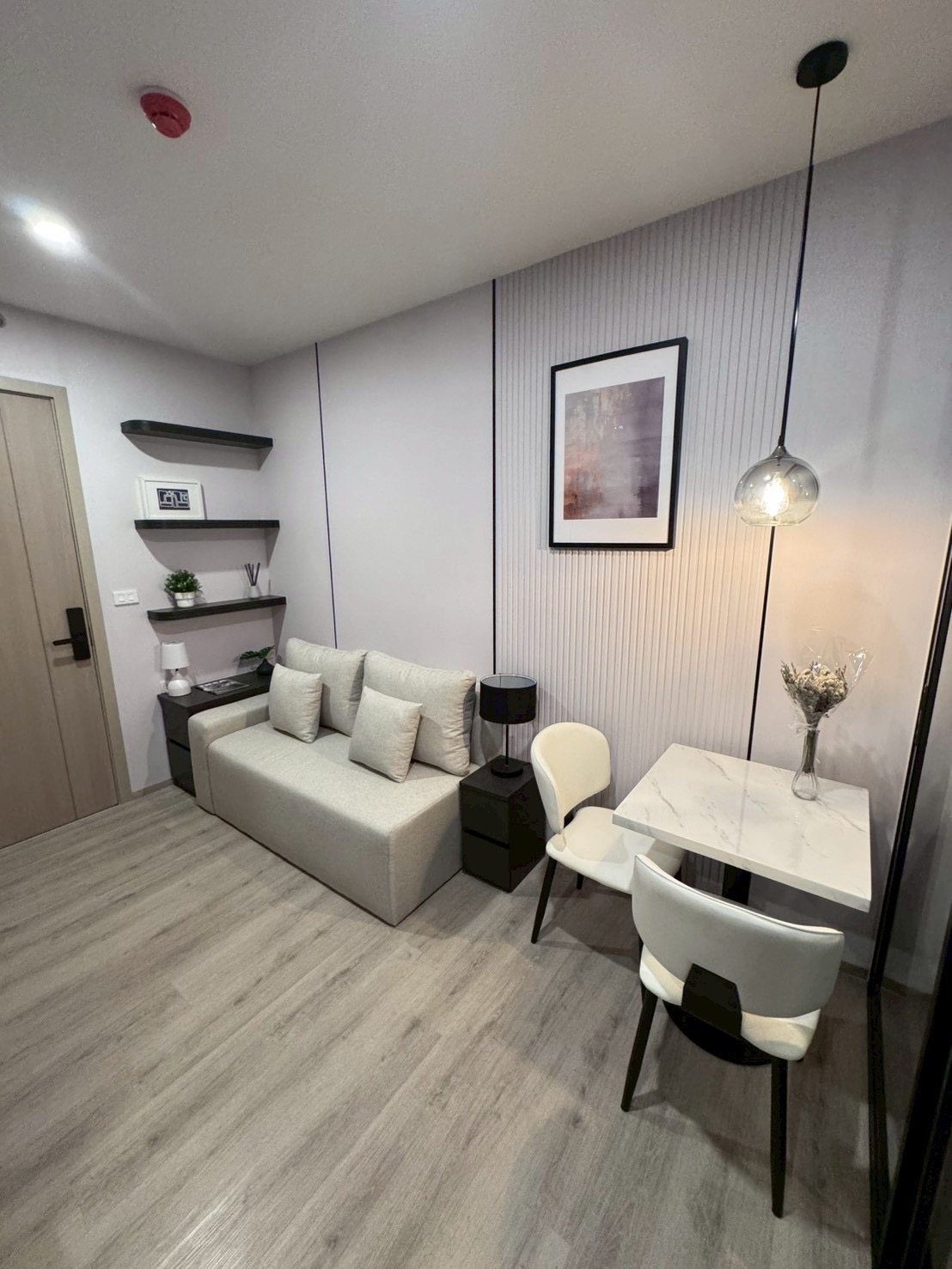 ให้เช่า Condo Origin place bangna ชั้น 10 ขนาด 29 ตรม. วิวสระ ระเบียงฝั่งตะวันออก แดดเช้า  ภาพจากห้องจริง เฟอร์นิเจอร์บิวท์อินครบ ที่นอน lLUNIO 3