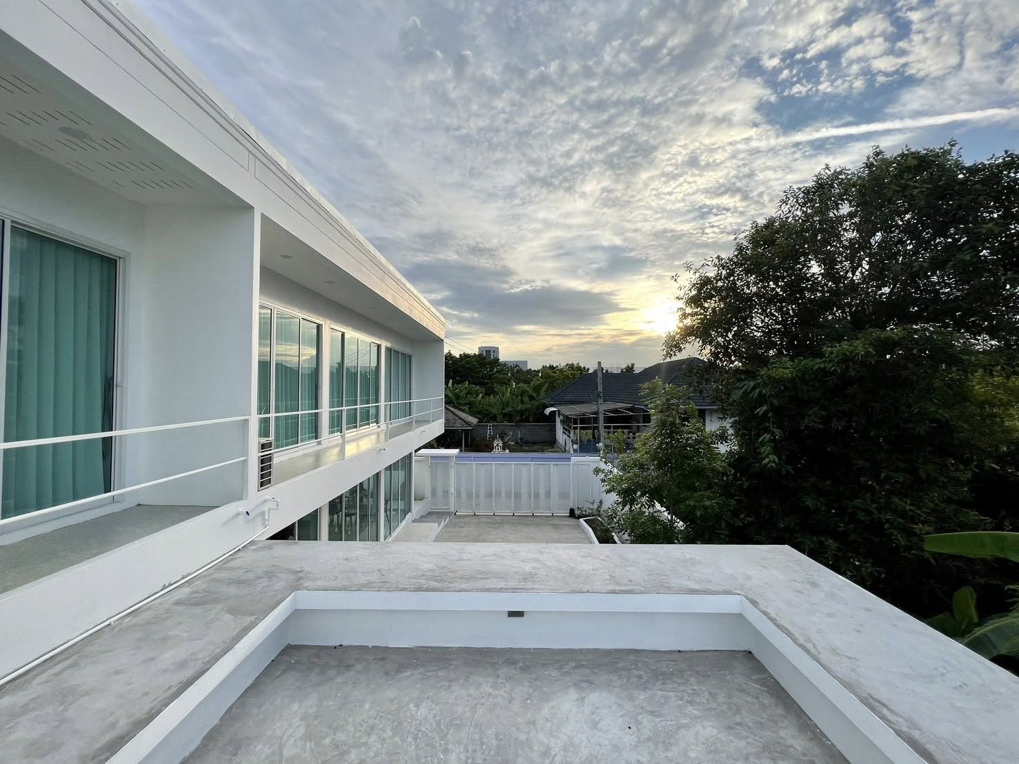 U1450 ให้เช่าบ้านเดี่ยว 2 ชั้น บ้านสร้างเอง สไตล์ Modern Minimal ใกล้สนามบินสุวรรณภูมิ แค่15 นาที บ้านพร้อมเฟอร์ ทำเลดีเดินทางสะดวกเข้าออกได้หลายทาง 10