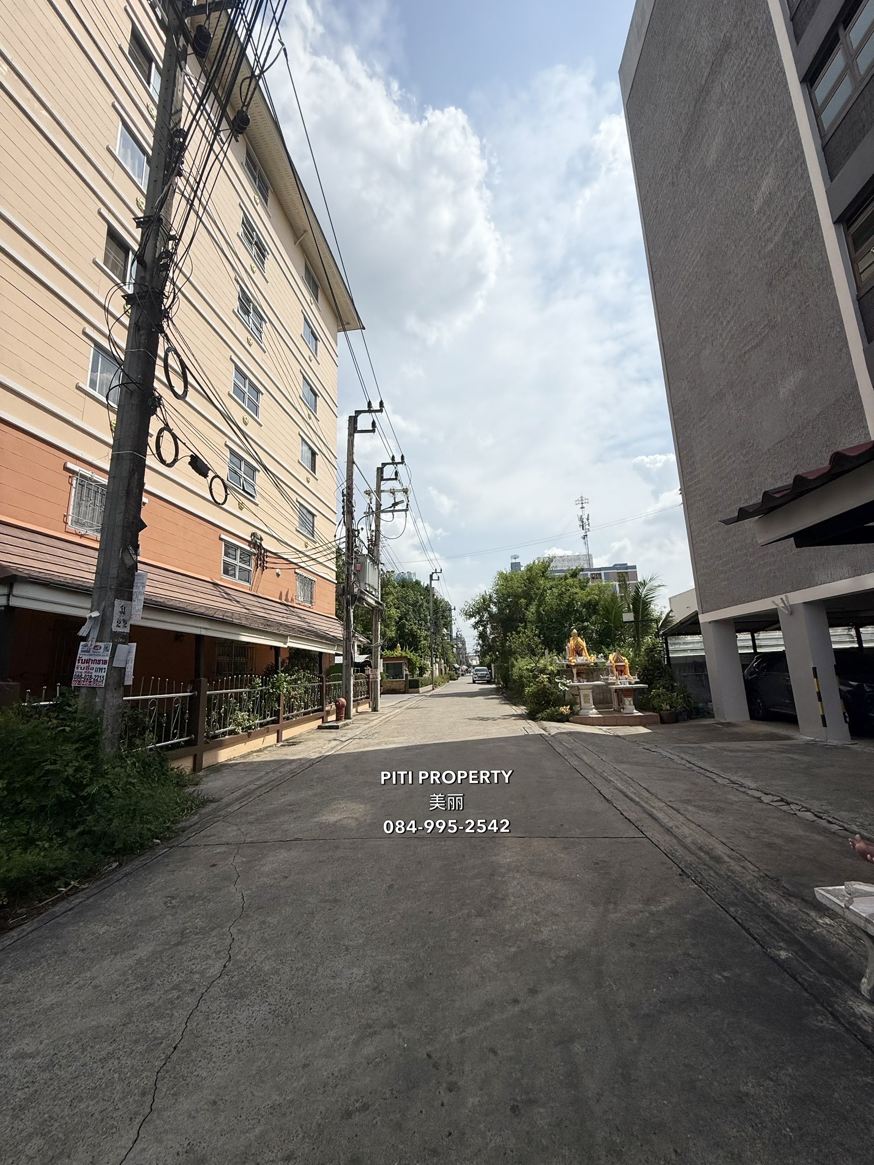 🚩ขายที่ดิน 360 ตร.ว. (ผังสีแดง พ.2-1) ใกล้ห้างแฟชั่นไอส์แลนด์ 🔹ตร.ว.ละ 120,000 บาท 🔹ราคารวม 43,200,000 บาท  🗝️Code 3031313 3