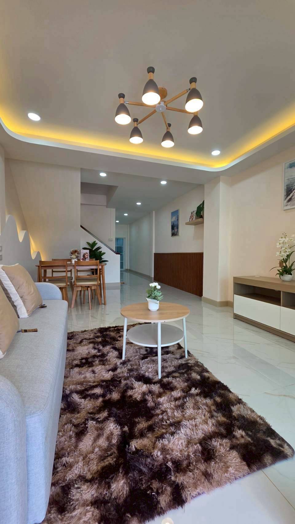 หมู่บ้านธารทอง2  ซอยวัดลาดปลาดุก ทาวน์เฮาส์ 2 ชั้นหลังมุม หน้าบ้านหลังบ้านไม่ชนใคร ห่างจากปากซอยวัดลาดปลาดุกเพียง 1 กม. 3