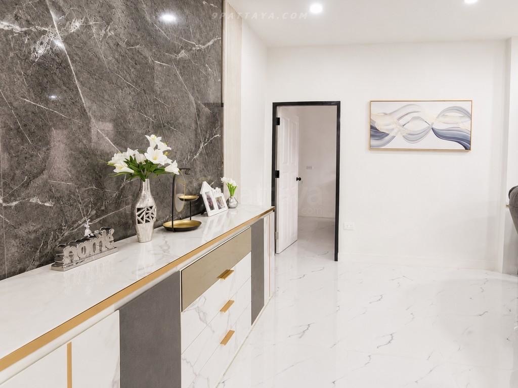 For Rent — Large Single House at Pattaya Land and House, Noen Phlap WanLarge house for rent at Pattaya Land and House, Noen Phlap Wan area. Spacious 7