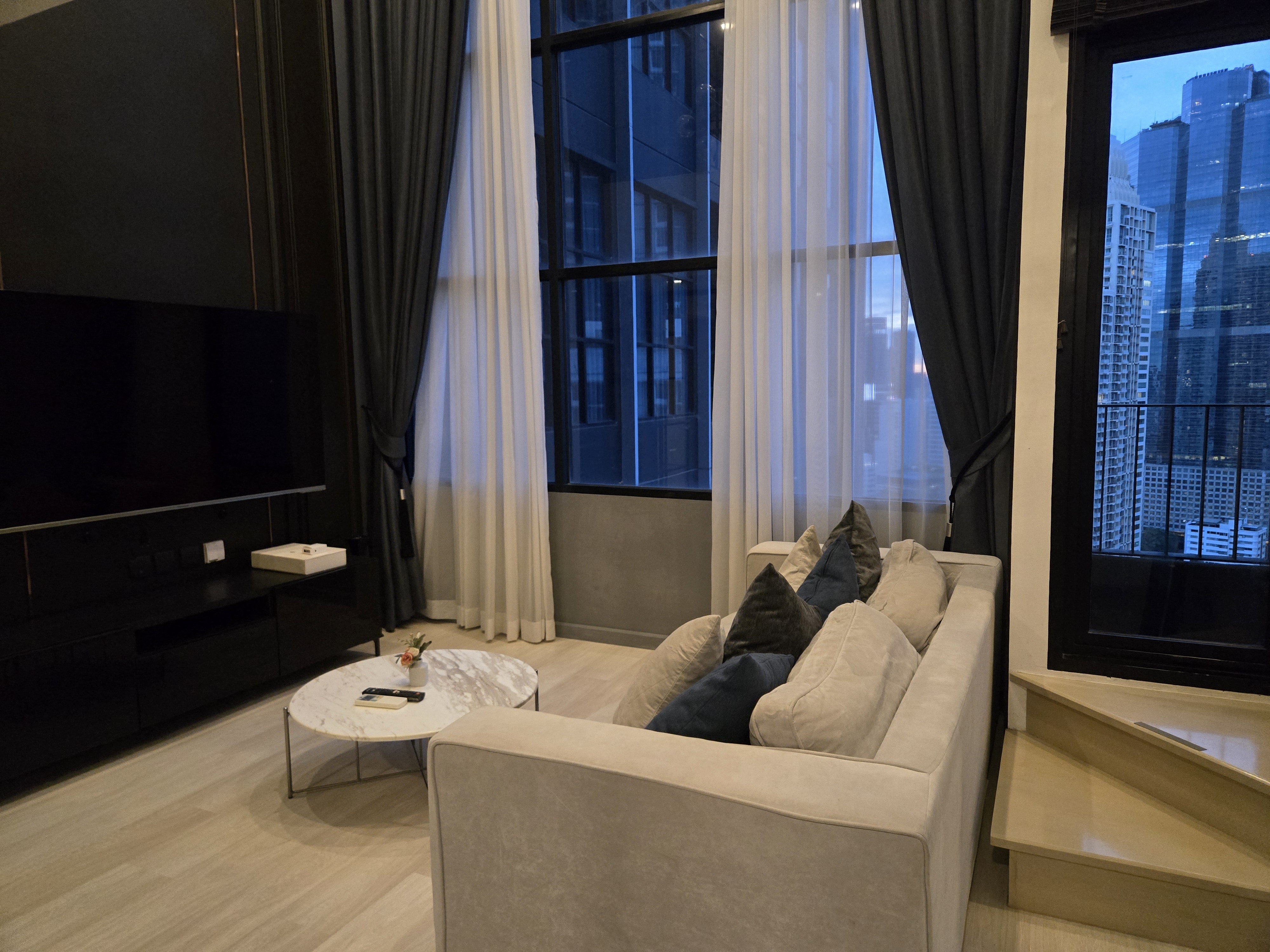 ขายคอนโดหรู Knightsbridge Prime Sathorn 9