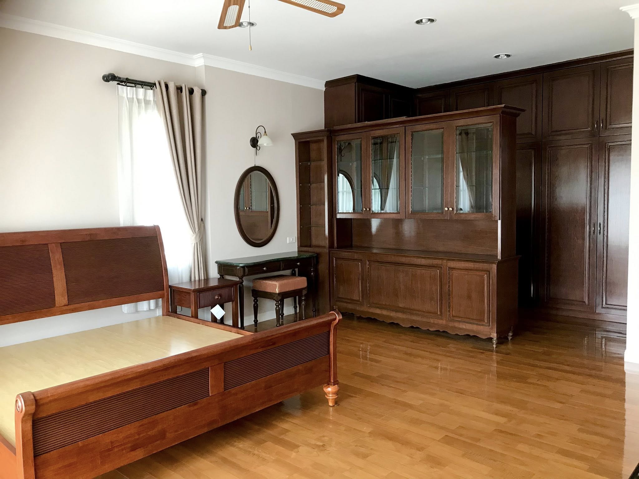 ให้เช่าบ้านเดี่ยว3ชั้น หลังใหญ่ สไตล์ยุโรป  Fantasia Villa 3  International Village วิวสระว่ายน้ำ 10