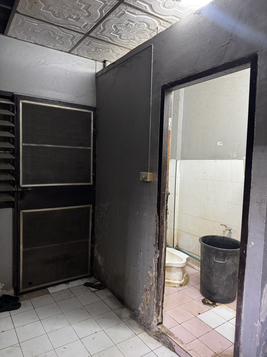 ทาวน์เฮ้าส์ 2 ชั้น ทำเลทอง ใจกลางตลาดสี่มุมเมือง เหมาะสำหรับนักลงทุน ปล่อยเช่าต่อได้ทันที มีรายได้สม่ำเสมอ 8