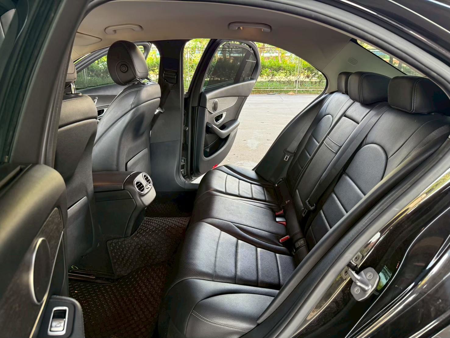 Mercedes-Benz  C220d W205 AT ปี 2019 รถมือสอง ขายถูก 17