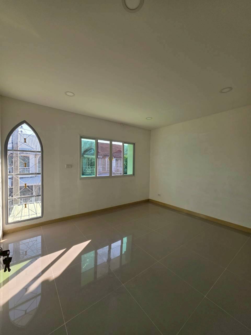 ทาวเฮาส์รีโนเวทใหม่ พร้อมอยู่ มบ.สิรารมย์ ถ.บ้านกล้วย-ไทรน้อย (เจ้าของขายเอง) 8