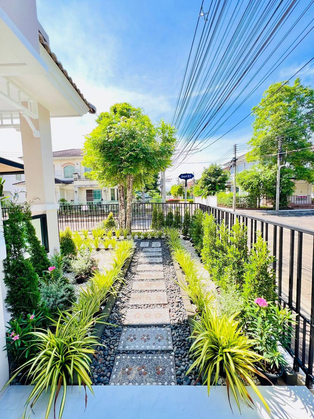 หมู่บ้านชัยพฤกษ์1  ถนน345  ปทุมธานีบ้านเดี่ยว 2 ชั้น หลังมุมถนนเมน ตกแต่งใหม่สไตล์ Modern Luxury พร้อมสวนอังกฤษ บ้านโทนอบอุ่น หรูสะอาดตา  กระจกบานใหญ่ 7
