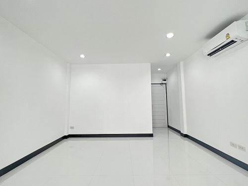 ให้เช่า Home Office / อาคารพาณิชย์ 3 ชั้น สุขุมวิท 95 ราคาถูก 11