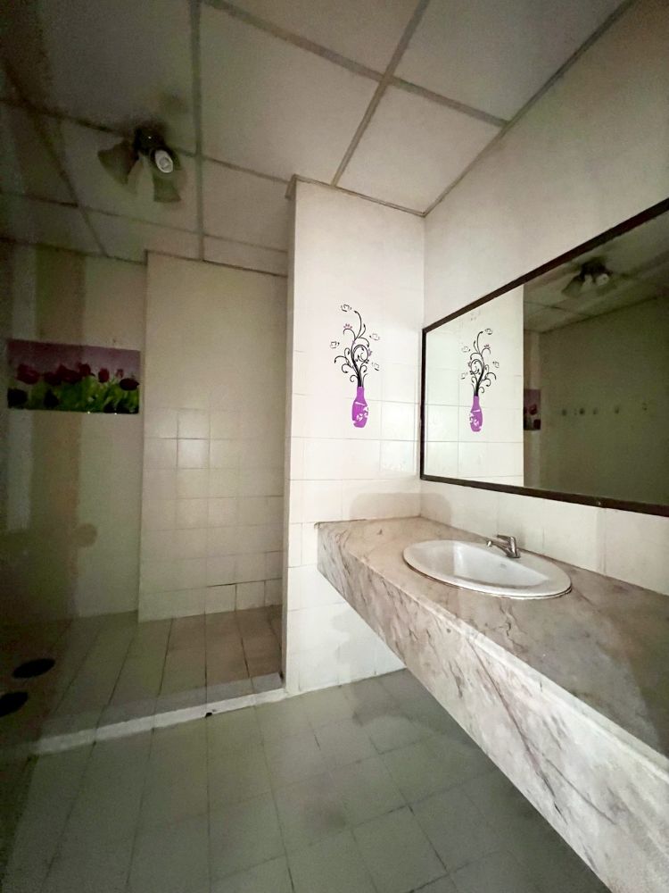 [For Sale] ขายคอนโด 2 ห้องนอน ถูกสุดในโครงการ คันทรี คอมเพล็กซ์ บางนา (Country Complex Bangna) ที่จอดรถ 2 คัน ใกล้ BTS บางนา 11