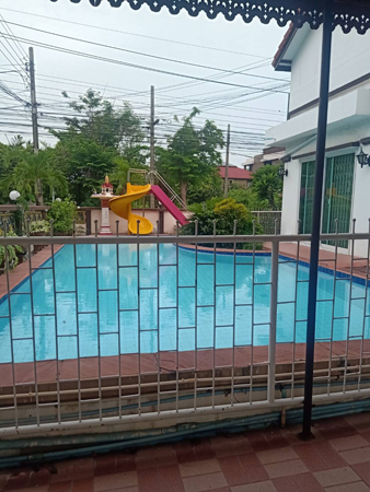 ให้เช่าบ้านเดี่ยว 2 ชั้น สระว่ายน้ำในตัว เนื้อที่ 130 ตร.ว 4ห้องนอน 3ห้องน้ำ แอร์ เฟอร์ครบ ถนนรามคำแหง เขตสะพานสูง ราคาเช่า 42,000 บ/ด 5