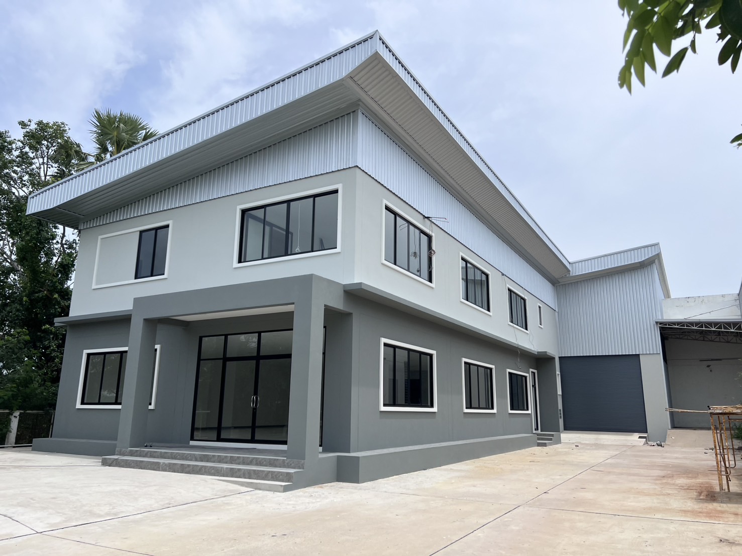 ขาย/ให้เช่า โดยเจ้าของเองค่ะ 🏘️ Home office + โกดังสินค้า (ใหม่มากๆ ยังไม่เคยเข้าอยู่) ขายราคา 55,000,000 บาท ให้เช่า 200,000 บาท/เดือน 11