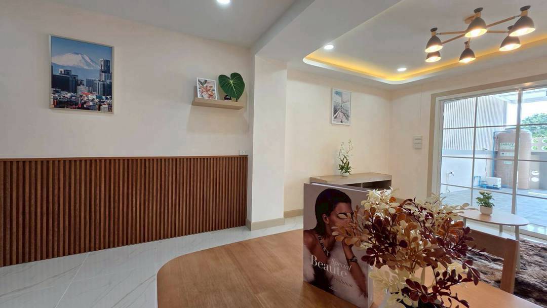 หมู่บ้านธารทอง2  ซอยวัดลาดปลาดุก ทาวน์เฮาส์ 2 ชั้นหลังมุม หน้าบ้านหลังบ้านไม่ชนใคร ห่างจากปากซอยวัดลาดปลาดุกเพียง 1 กม. 8