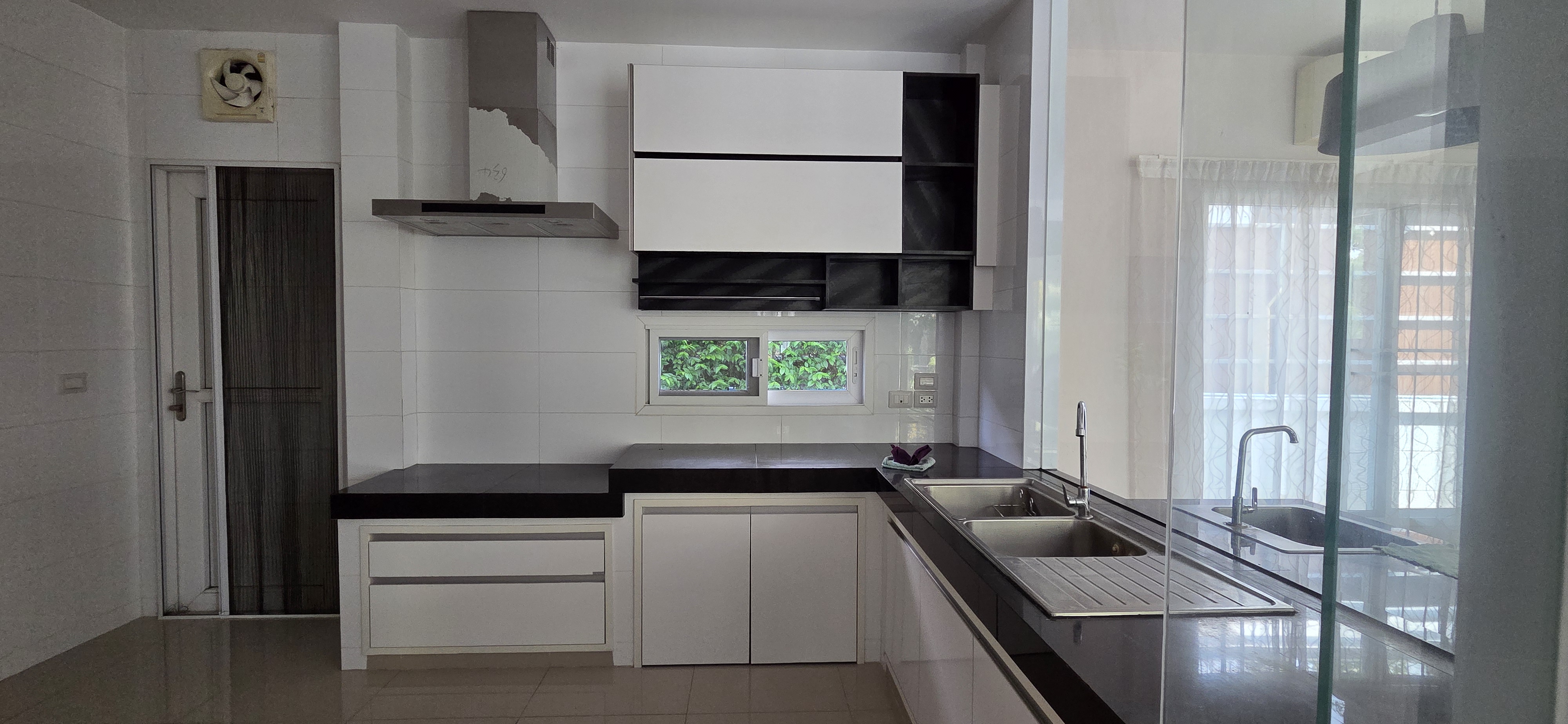 บ้านเดี่ยวหลังมุมในโครงการลัดดารมย์บางนา 20