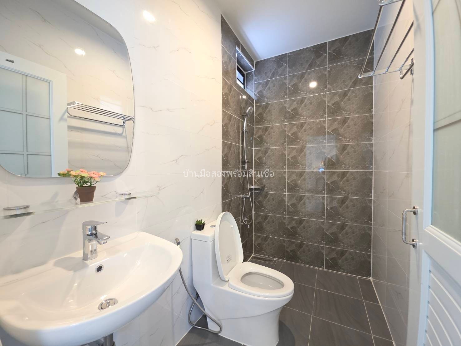 หมู่บ้านซื่อตรง ถนนสุวินทวงศ์ 29 11