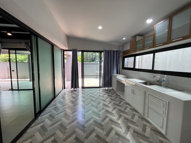 บ้านว่าง ให้เช่า หมู่บ้าน ต.รวมโชค โชคชัย 4 ซอย 56 ลาดพร้าว ลาดพร้าววังหิน ใกล้MRTโชคชัย 4 เลียบด่วน รับออฟฟิศนามบุคคลเท่านั้น แต่งแบบโมเดิร์น โปร่ง ใ 3