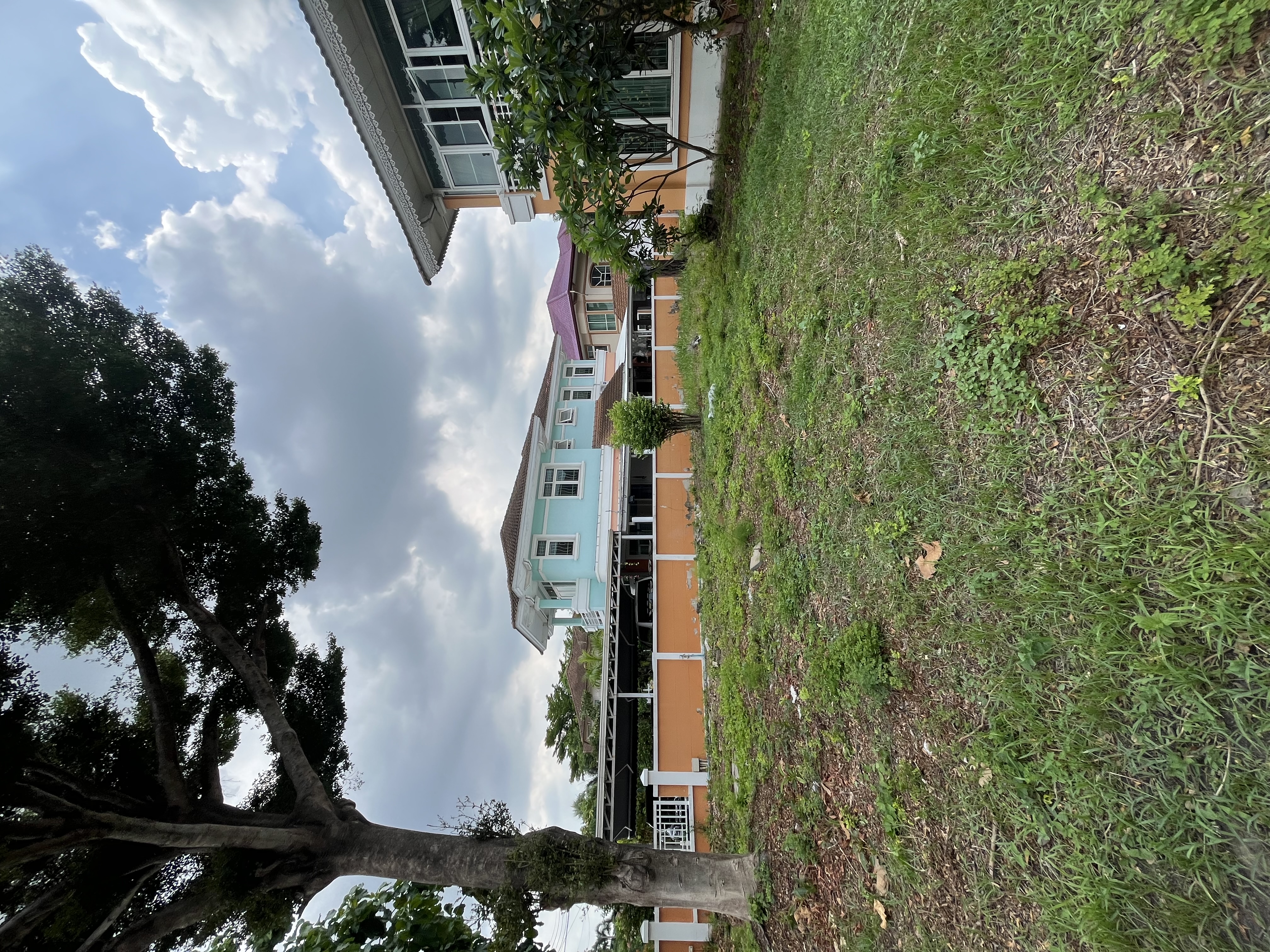 บ้านพร้อมที่ดิน 330 ตรว. แปลงใหญ่หายากในหมู่บ้านธัญธานี โฮม ออนกรีน ติดสนามกอล์ฟ เหมาะกับครอบครัวใหญ่ทำพู หรือสายเรนโนเวททำกำไร 17.9 ล้านบาท รา 3