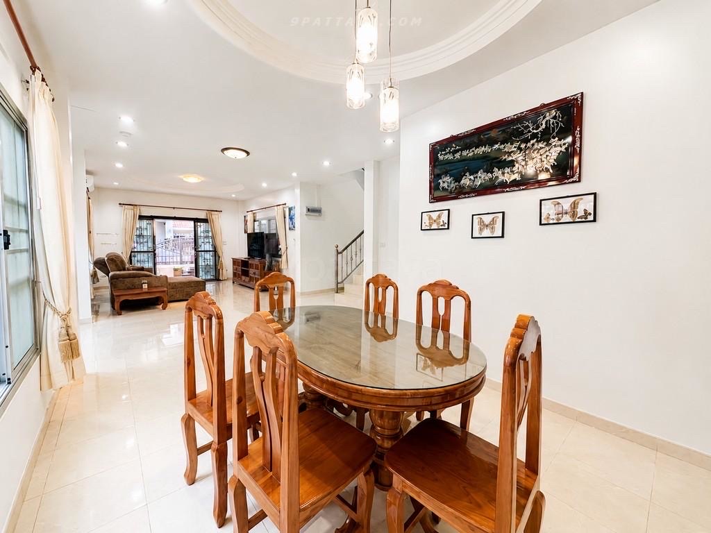 For Rent — 2-Storey Detached House with Garden at Sirisa 9, South PattayaSpacious 3 bedrooms 3 bathroom 6