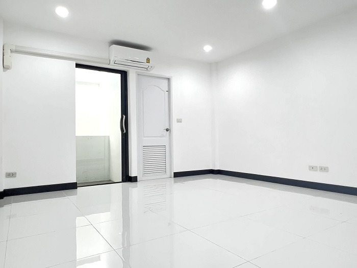 ให้เช่า Home Office / อาคารพาณิชย์ 3 ชั้น สุขุมวิท 95 ราคาถูก 4