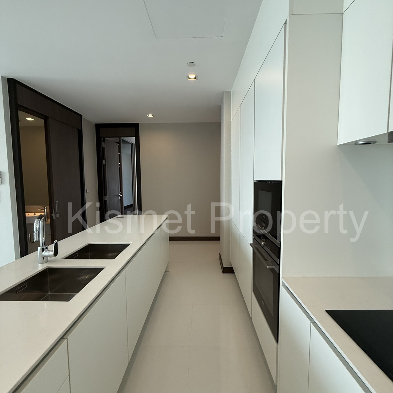 For SALE Q1 Sukhumvit 4beds size 296 sq.m. 18