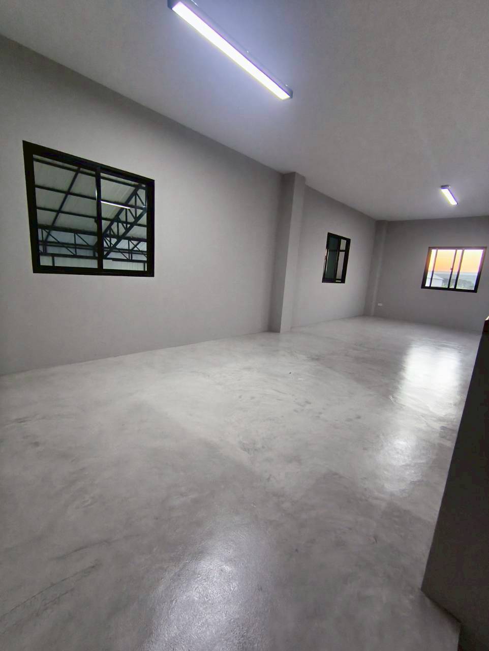 ให้เช่า โกดัง/โรงงาน 3 ชั้น พร้อมสำนักงาน 708 ตร.ม. รับน้ำหนัก 3 ตัน/ตร.ม. ซอยวัดต้นเชือก บางใหญ่ ใกล้ศาลายา 5