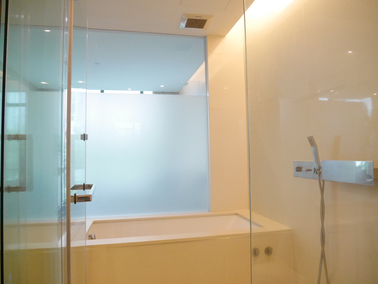 THE ROOM SUKHUMVIT 21 (ASOKE) 12