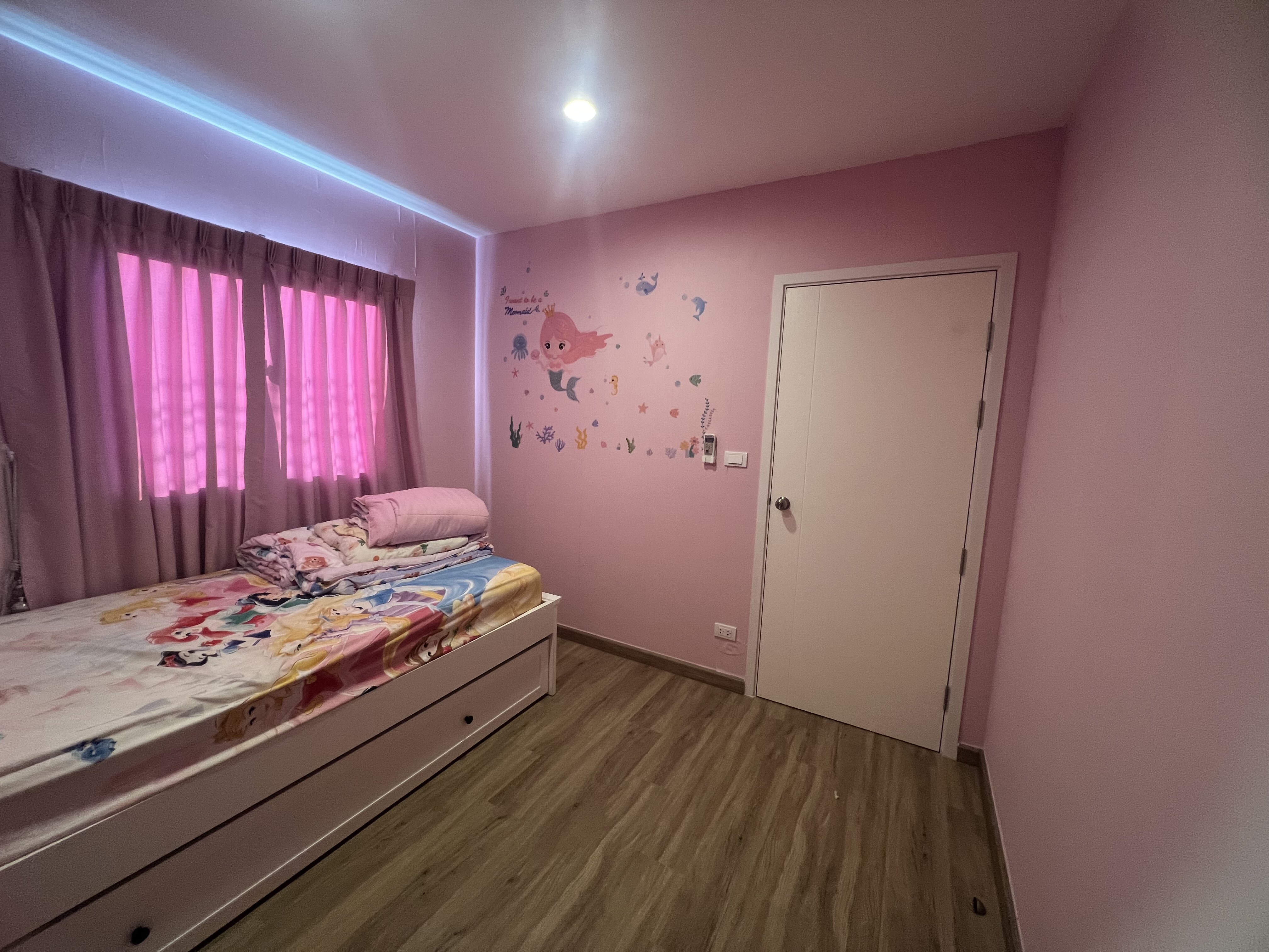 ทาวน์โฮมสไตล์บ้านแฝด มีพื้นที่ข้างบ้าน ไม่มีบ้านตรงข้ามสุดซอยเป็นส่วนตัว ประชาอุทิศ90/สมุทรปราการ 9