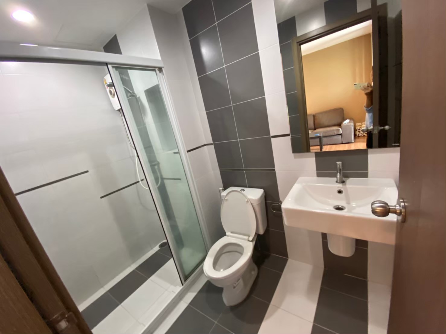 For Rent:  The base sukhumvit77 30ตรม. 11,900บาท/เดือน Line ID : 2424yusuke 3