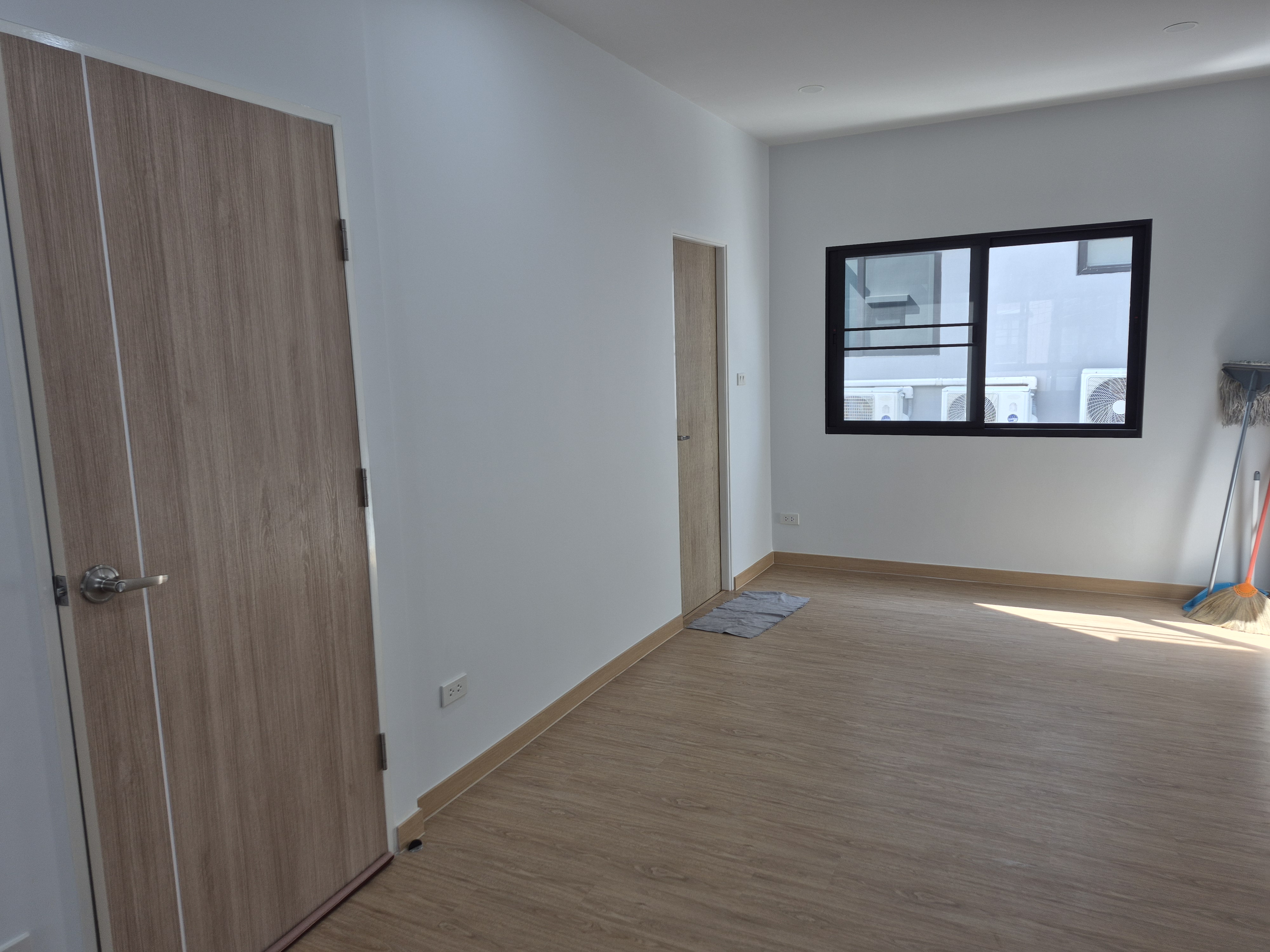 ทาวน์โฮม3ชั้น ทำเลส่วนตัวเหมาะแก่การอยู่อาศัย ทำเลทองใกล้รถไฟฟ้า,ศูนย์กาาค้า,โรงเรียน,โรงพยาบาล รูปที่ 13