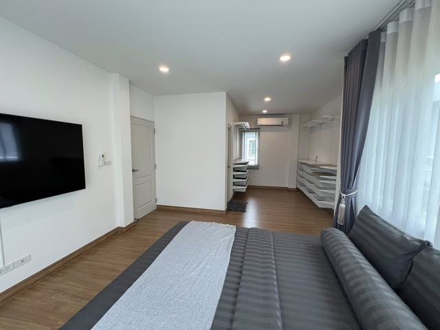 P707 ให้เช่าบ้านเดี่ยว 2 ชั้น โครงการ เซนโทร บางนา-วงแหวน CENTRO Bangna-Wongwaen บ้านตกแต่งสวยพร้อมเข้าอยู่ เหมาะพักอาศัยเป็นครอบครัว 8