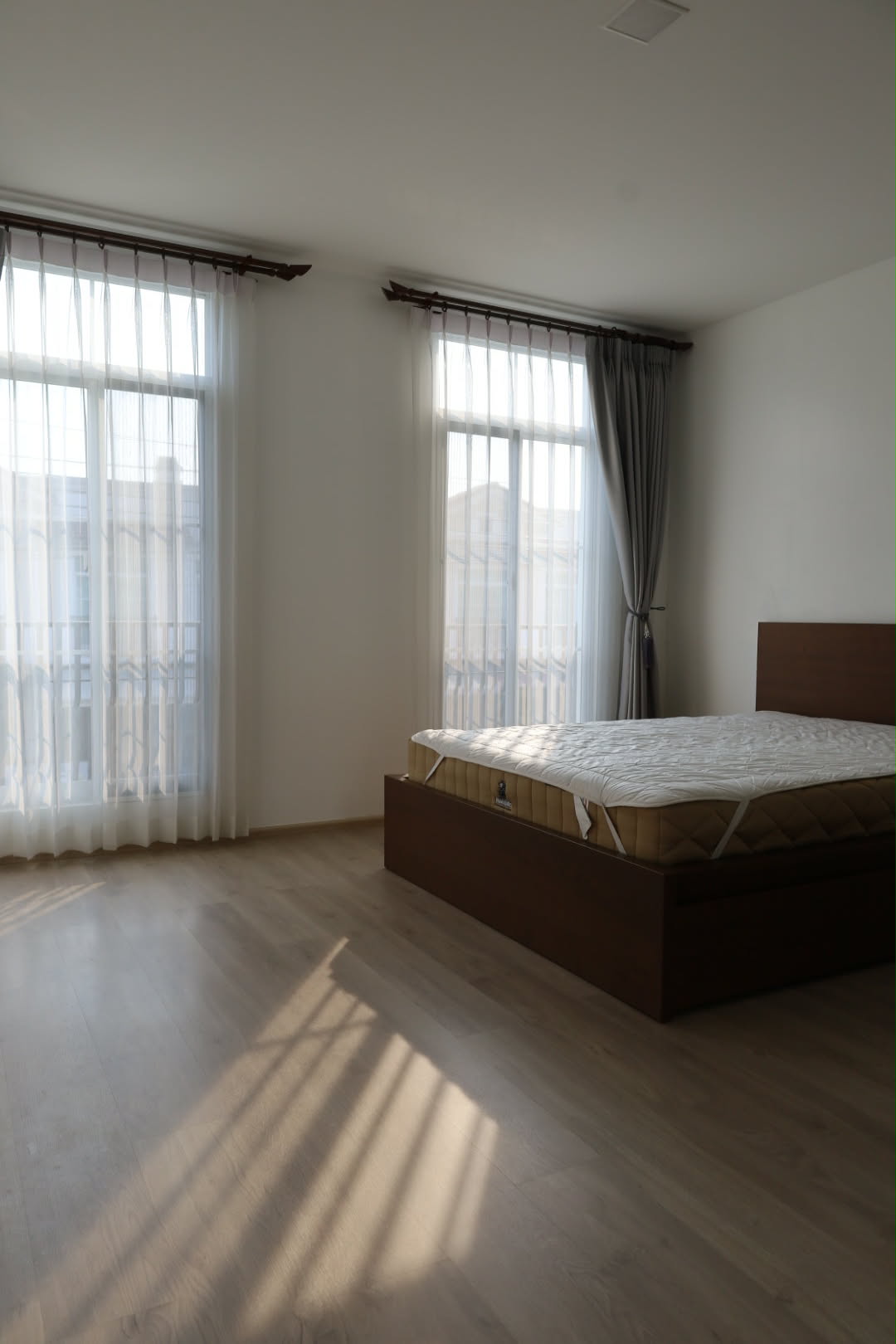 บ้านทาวน์โฮม 2 ช้้น 3 ห้องนอน 2 ห้องน้ำพร้อมเฟอร์นิเจอร์ หน้าบ้านจอรถได้ 2 คัน 3