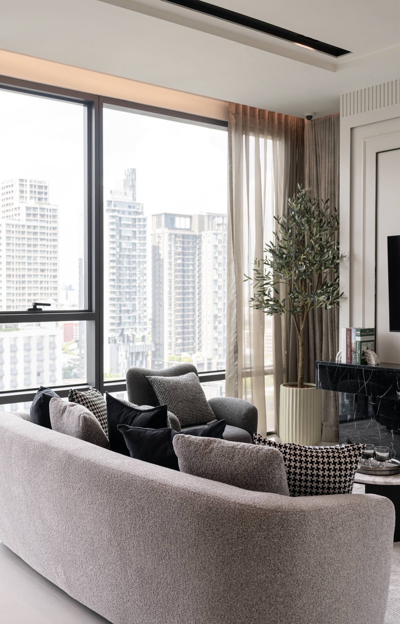 Beautiful unit in Thonglor for Sale or Rent 18