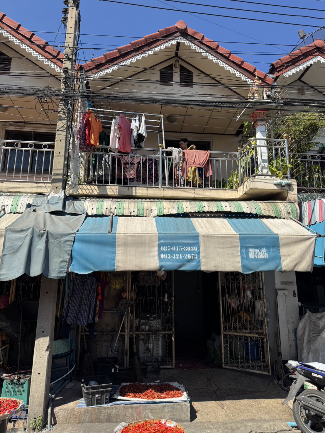 ทาวน์เฮ้าส์ 2 ชั้น ทำเลทอง ใจกลางตลาดสี่มุมเมือง เหมาะสำหรับนักลงทุน ปล่อยเช่าต่อได้ทันที มีรายได้สม่ำเสมอ 3