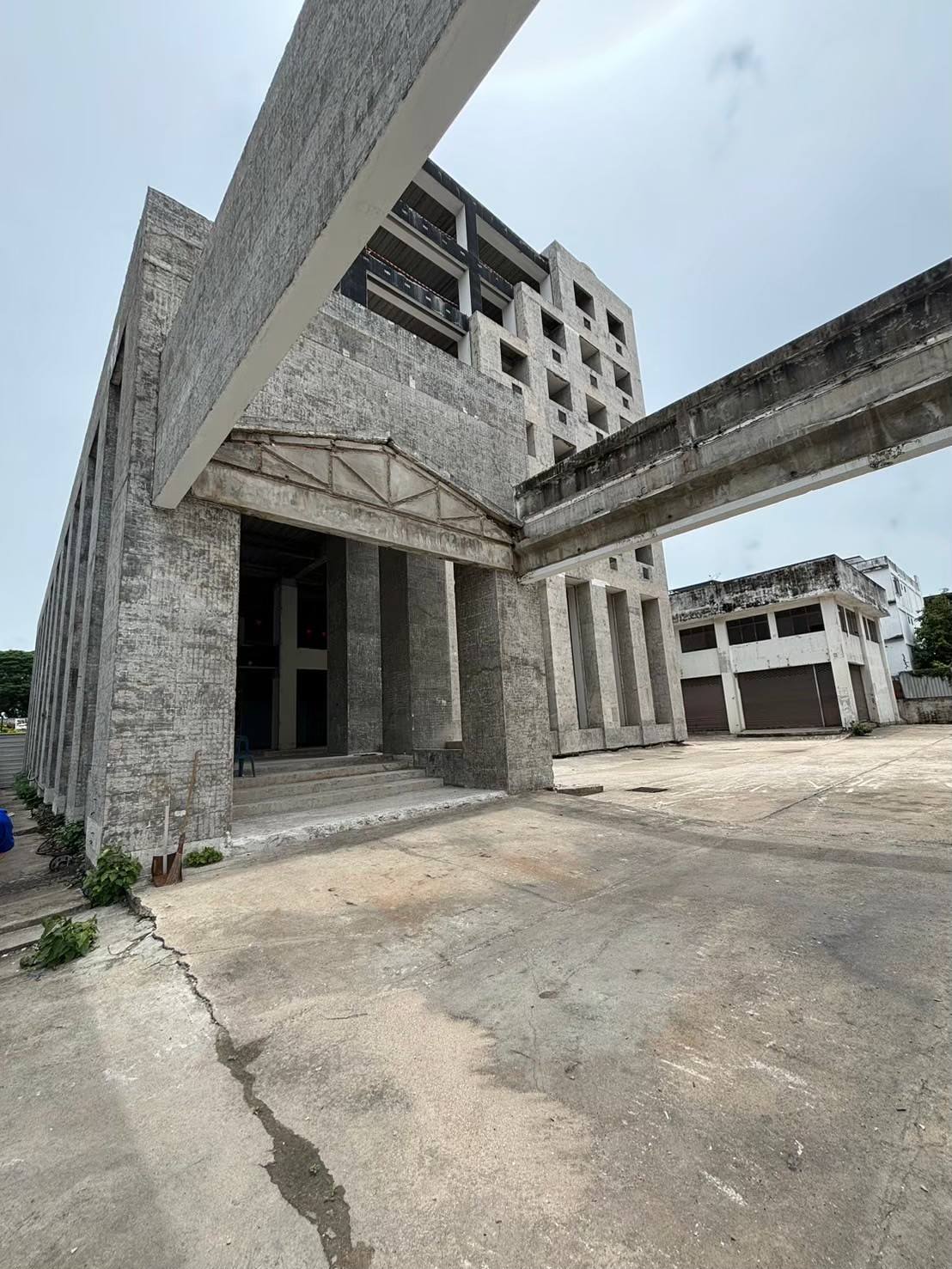 Luxury Family House for SALE อาคารพาณิชย์ 7 ชั้นพร้อมโกดัง 6