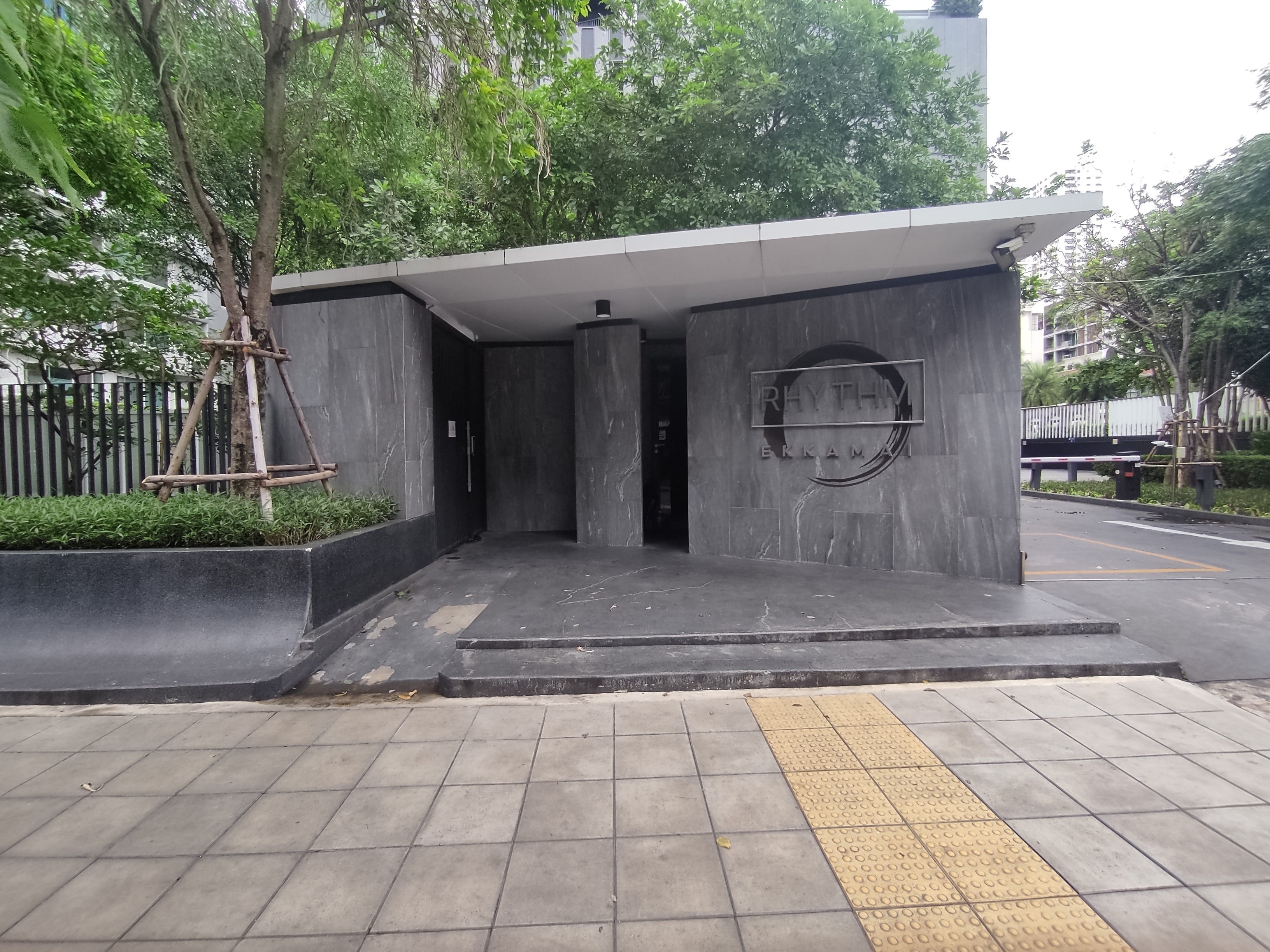Condo For Sale Rhythm Ekkamai – 70 sq.m., 7th Floor, Near BTS Thonglor 12