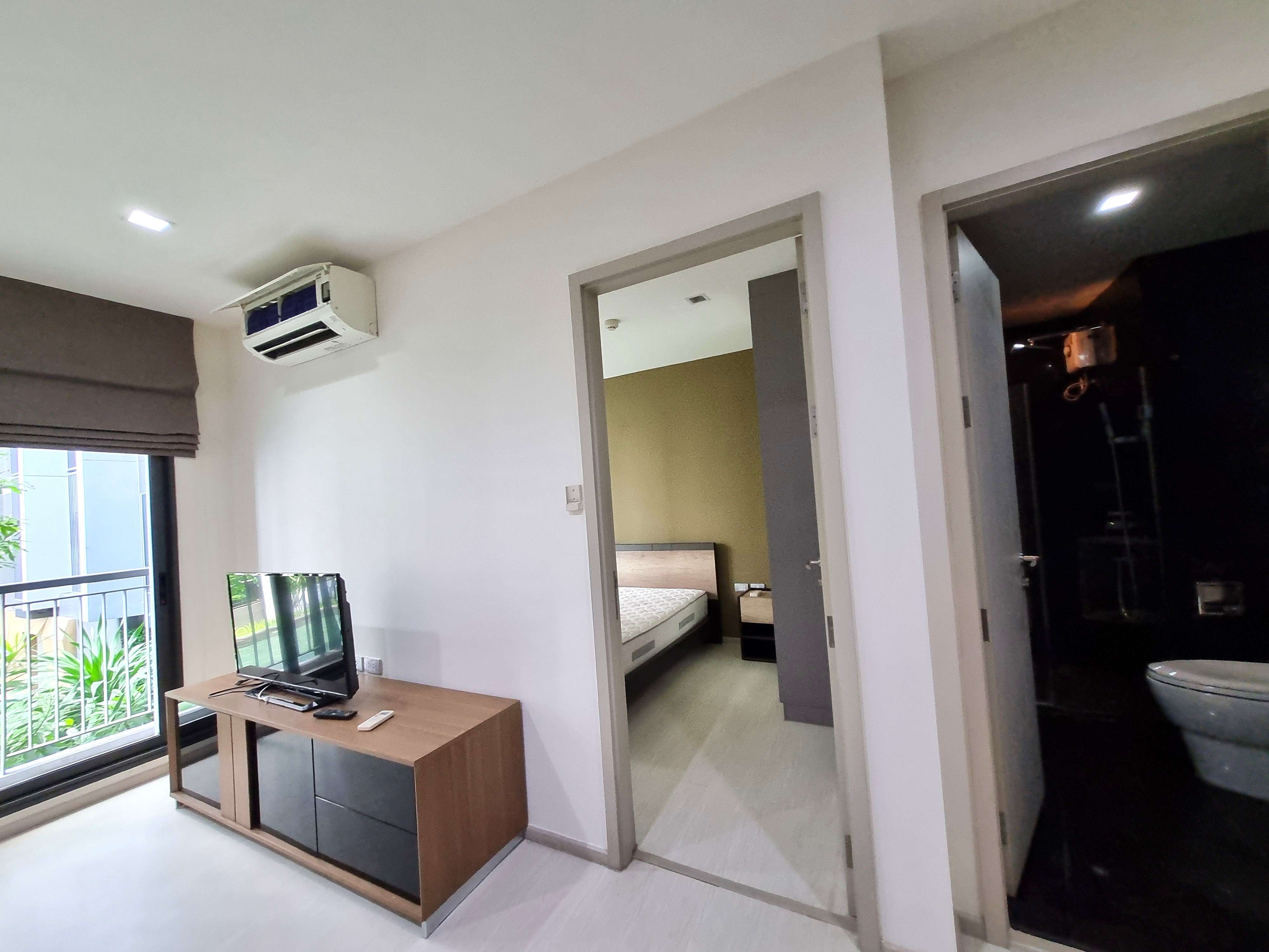Rhythm Condo Sukhumvit 36-38 | 33.11 sq.m. | Swiming Pool View 3