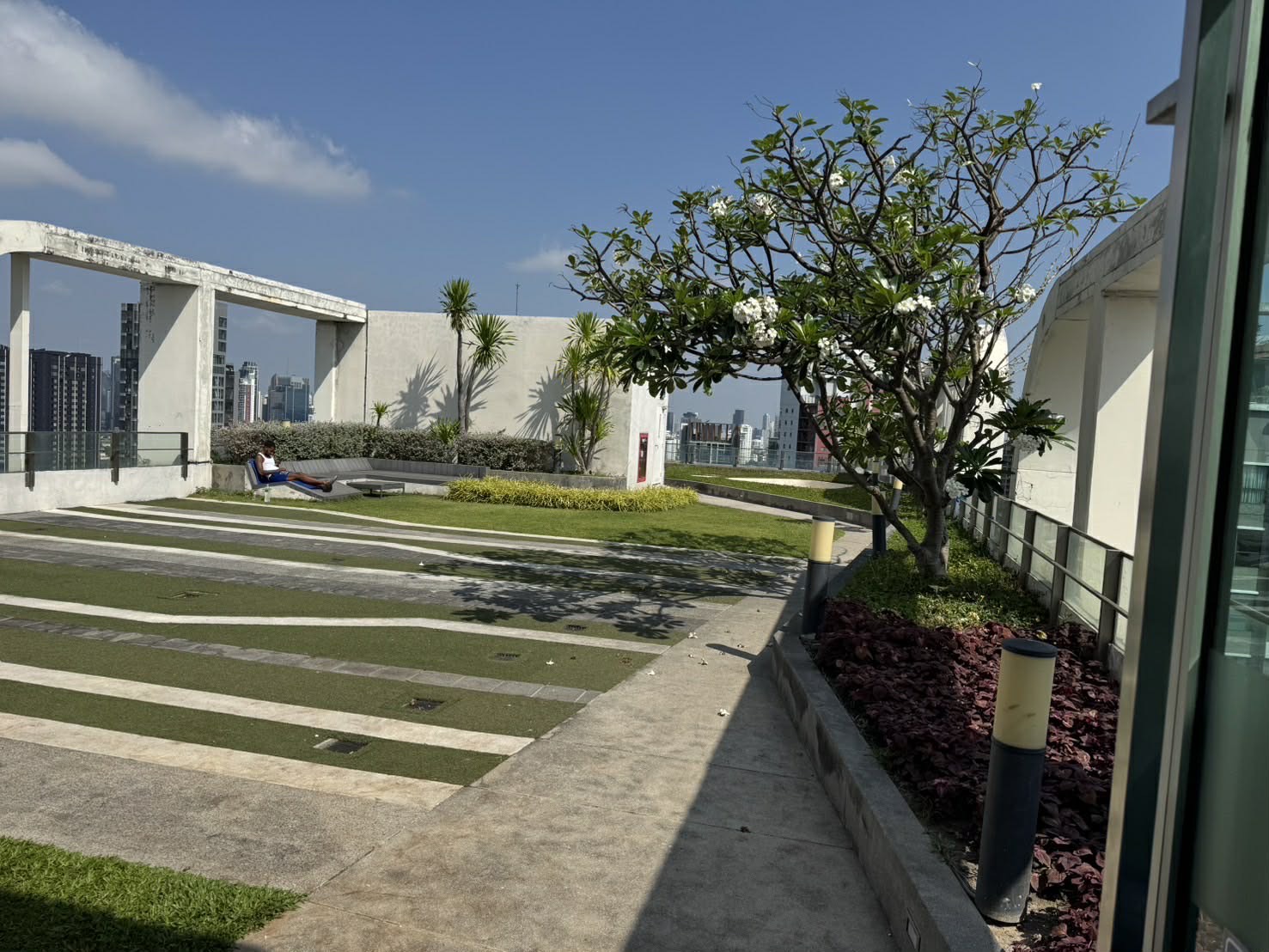 ขายด่วนคอนโด แอสปายสุขุมวิท48 เดินทางสะดวก ใกล้รถไฟฟ้า พร้อมเข้าอยู่ ขนาด 64.59 ตร.ม. ชั้น 27 สิ่งอำนวยความสะดวกครบครัน เช่น ฟิตเนส สระว่ายน้ำ 16