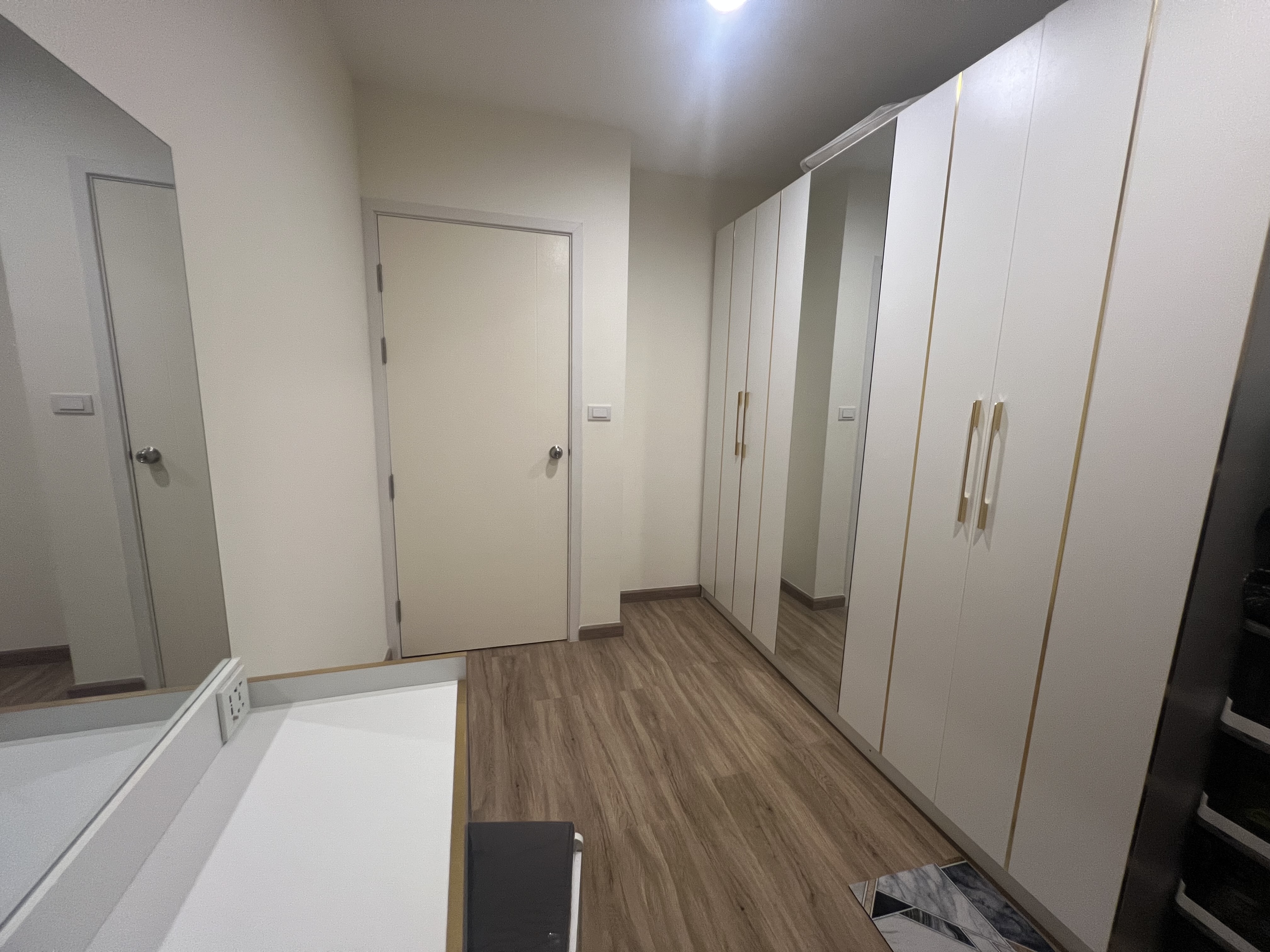 ทาวน์โฮมสไตล์บ้านแฝด มีพื้นที่ข้างบ้าน ไม่มีบ้านตรงข้ามสุดซอยเป็นส่วนตัว ประชาอุทิศ90/สมุทรปราการ 12